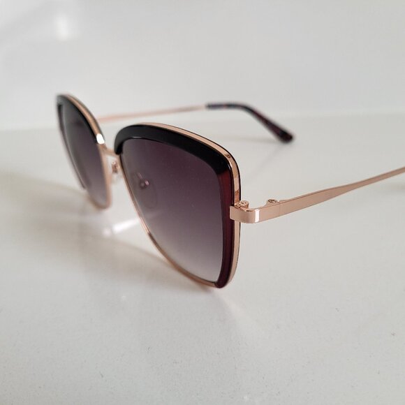 Isaac Mizrahi Womens Sunglasses main image 5
